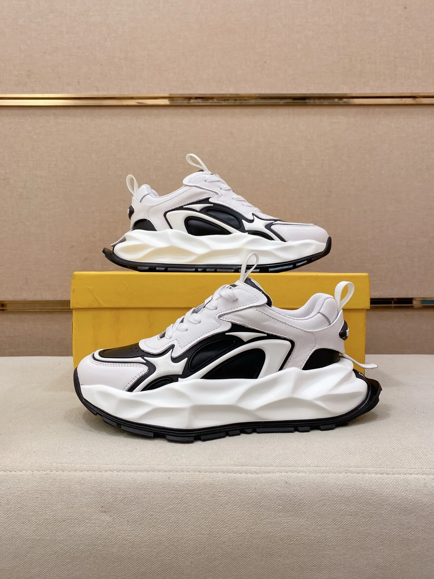 Factory price 580💰 FENDI new model (Fendi) official website 1:1 copy 👊🏻Upper 🇮🇹Imported cowhide🇩🇪Inside imported breathable mesh lining. The original outsole is molded to reflect the identity of every man, and the upper foot is elegant and stable🚶🏻🚶🏻The high-end custom counter original replica📯The shoe last remains unchanged regardless of wind and rain, and can withstand the verification of time🔍️,🔵 Size: 39-45. Can be customized 38-46 non-refundable and non-exchangeable!